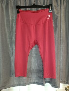Gymshark Raspberry Red Capri Leggings